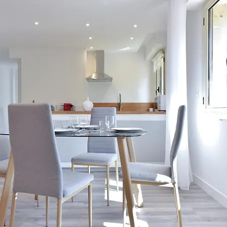Charming 2-room In The Center Apartment *